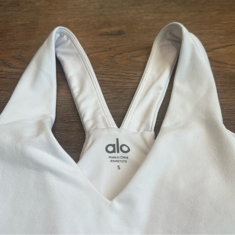 Alo Yoga Airbrush Real Bra Tank White Size Small Athleisure Pilates Workout - Picture 4 of 6